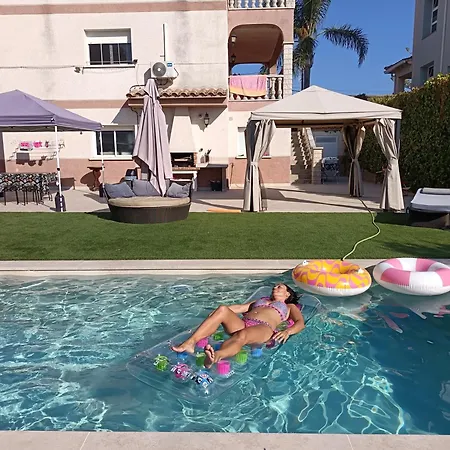 Loft Independiente En Vendrell Con Piscina Casa de hóspedes El Vendrell